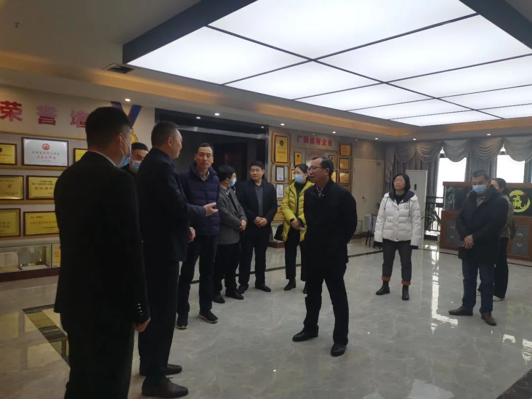 自治区人大常委法工委副主任顾忠东一行莅临中威泰熠保安集团指导考察